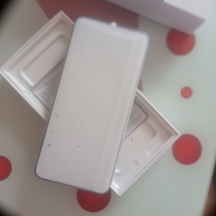 Telefon mobil nou, 128GB. Perfect pentru cei care doresc un dispozitiv