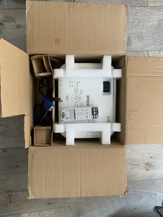 Epson EB-S11 в хорошем состоянии