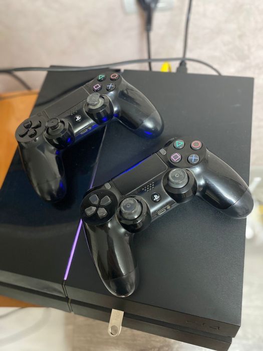 продам Sony playstation 4