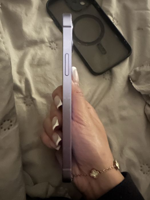 iphone 12 purple •