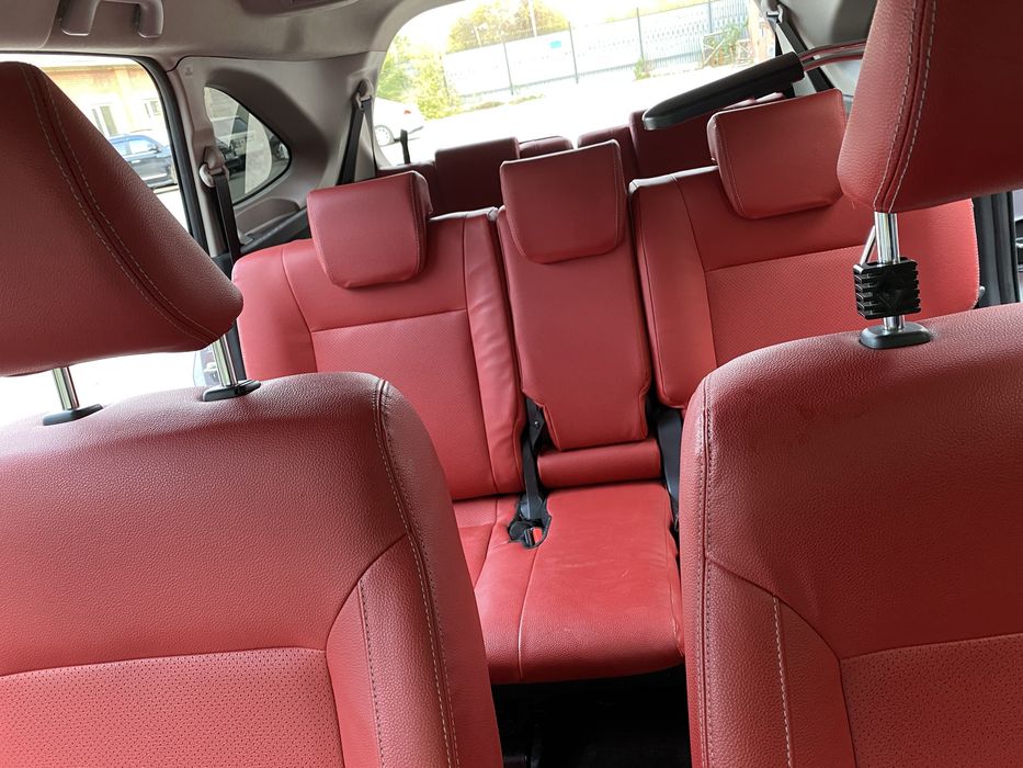 Автомашина Toyota veloz.