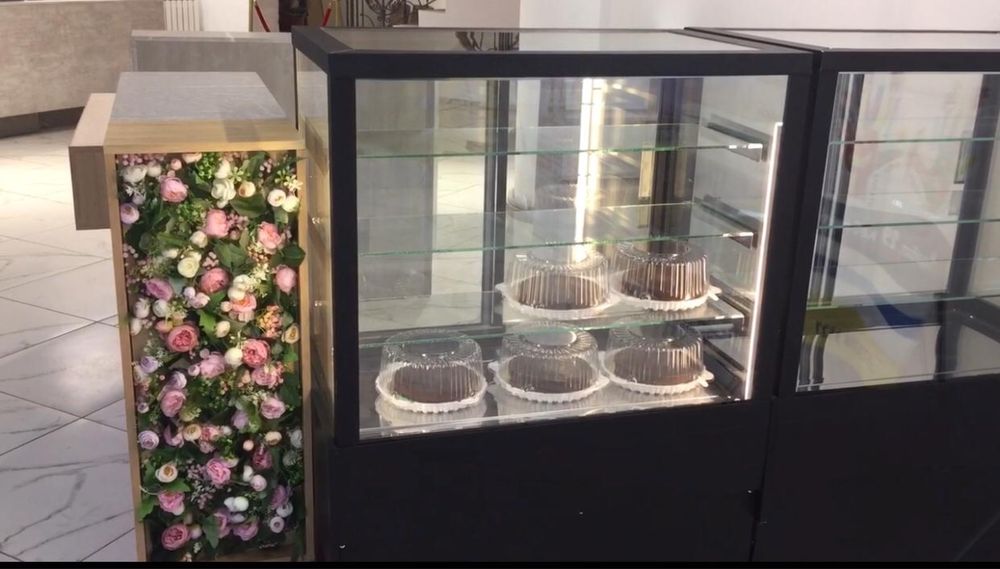 Продам СРОЧНО готовую витрину