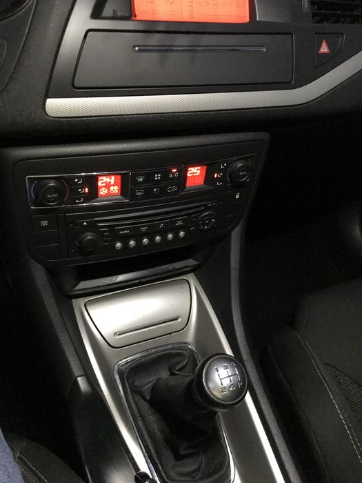 Citroen C5 model clasic dezmebrari