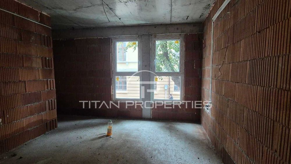 Тристаен апартамент в Центъра