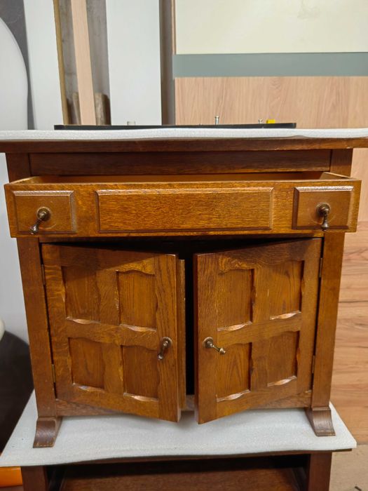 Старинен шкаф на 65 г.