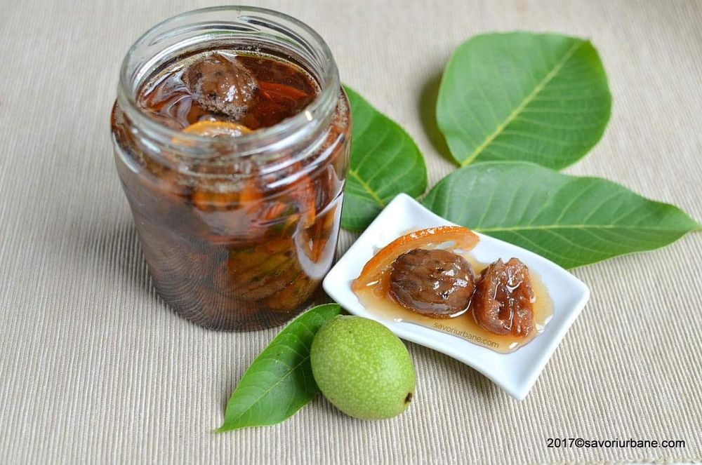 Nuci verzi pentru dulceata