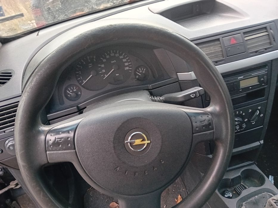 Опел мерива на части