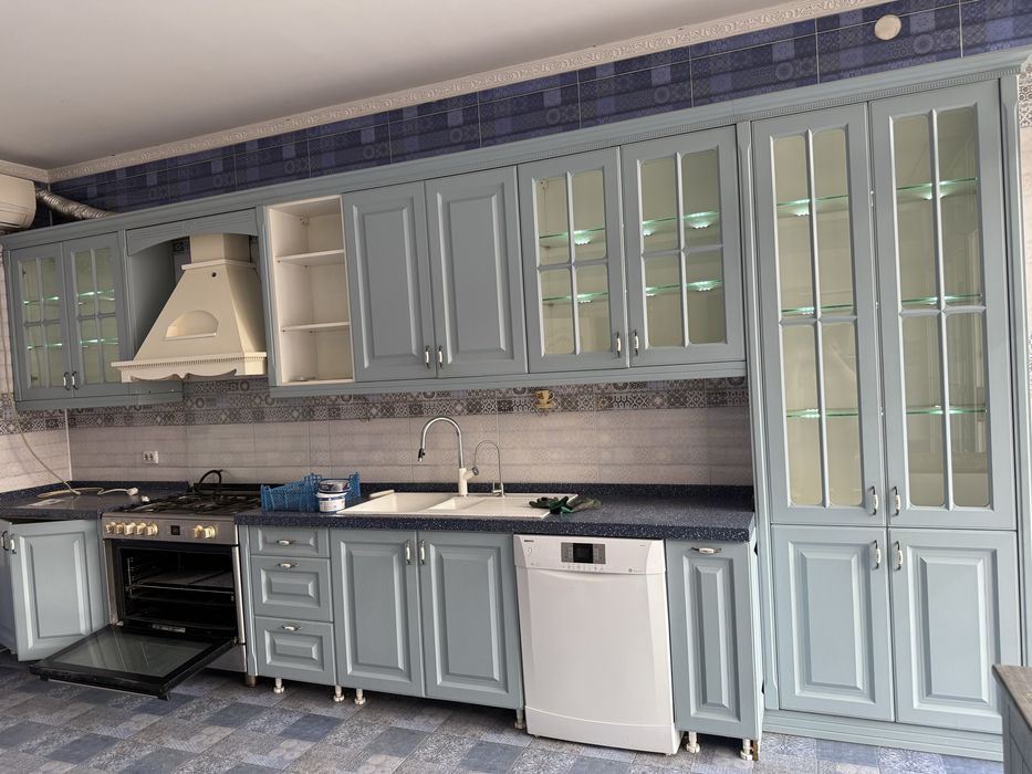 Срочно продается кухонный мебель