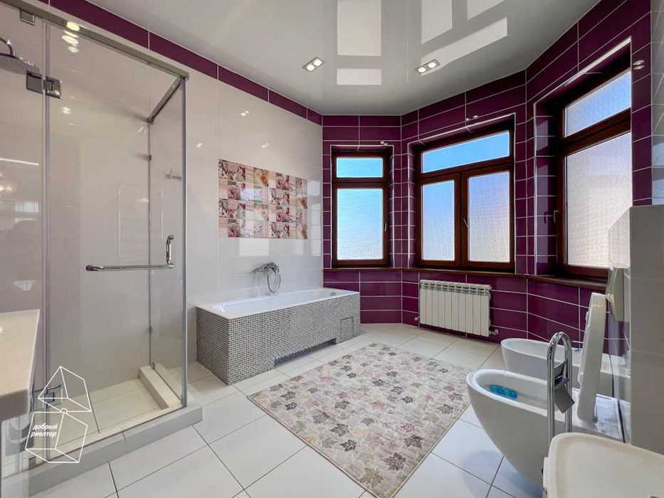 (Добрый) 4 квартал, 15 соток, 3 уровня, Крытый бассейн с подогревом