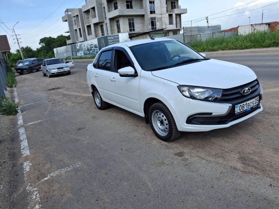 Машина Lada Granta