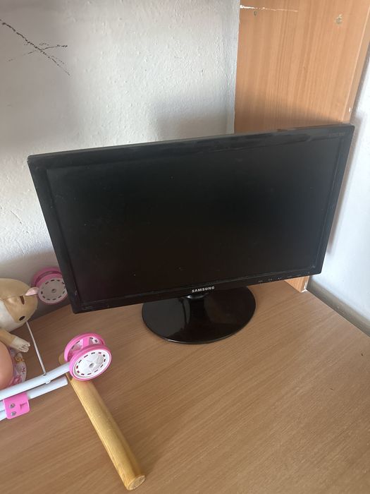 Монитор 19 рабочий