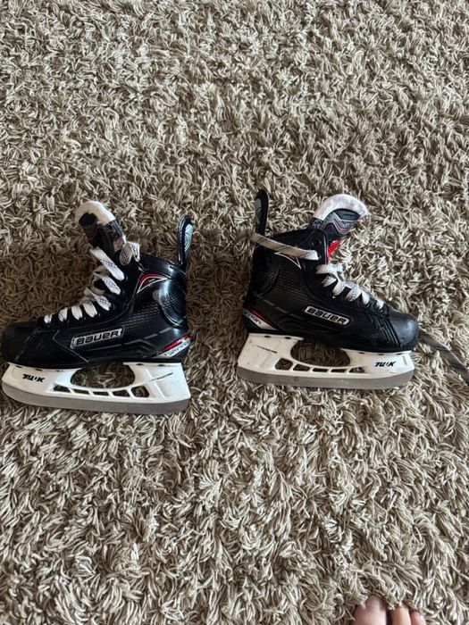 Продам хоккейные коньки