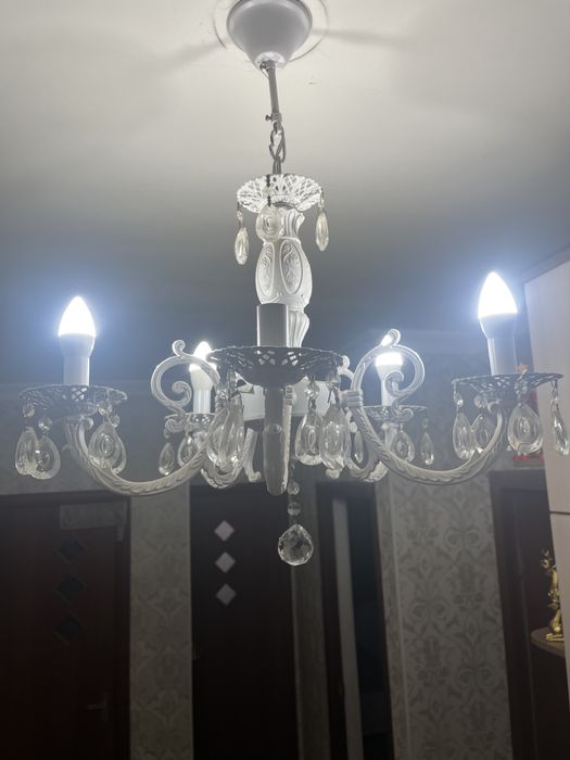 Срочно продается 4 люстры