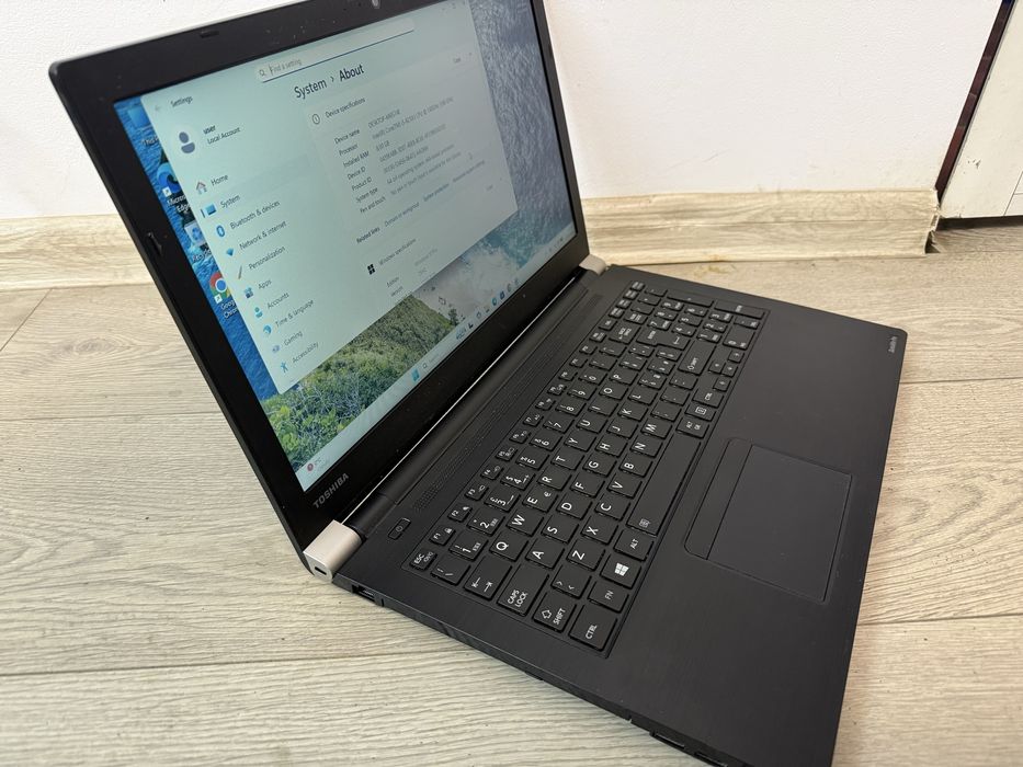 Toshiba Satelite Pro i5 G8 / 8 Gb DDR4/ 256 Nvme/ Baterie 8 ore/ 15.6”