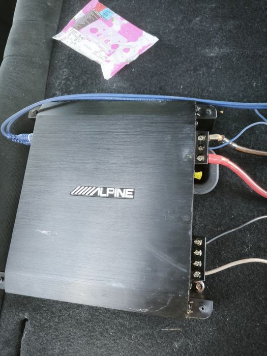 Statie si subwoofer alpine