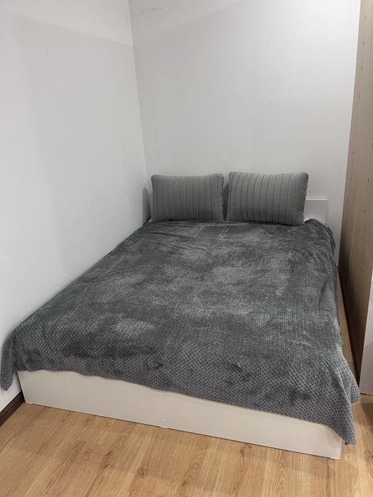 Продам кровать двуспальный без матраса