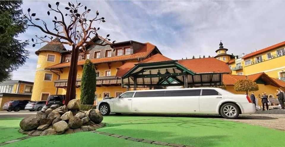 Limuzine de inchiriat / inchiriere limuzina nunta /masina decapotabila