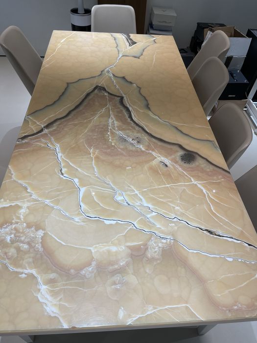 Стол из натурального камня