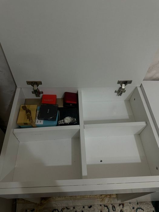 Тумбочка с полками