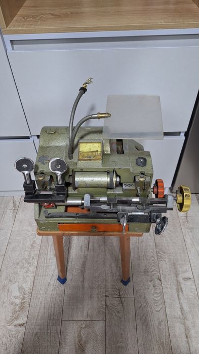 Станок для изготовления  ключей ,DEAZI, универсал, б/ у.