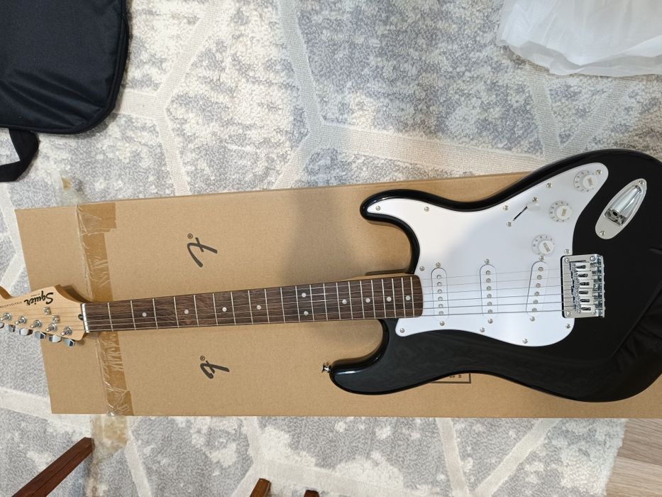 Продам электро гитару