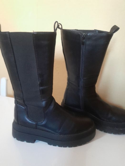 Дамски  ботуши с дебела  подметка