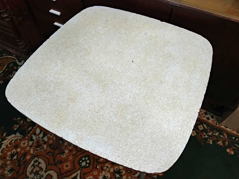 Стол с полкой. Jadval. Stol.