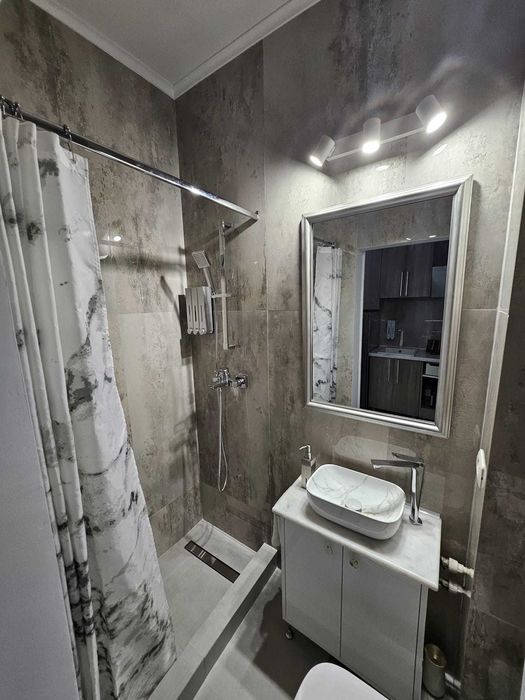 Închiriez garsoniera