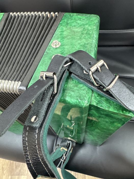 Продается ГАРМОНЬ Армавирская, с цельными планками