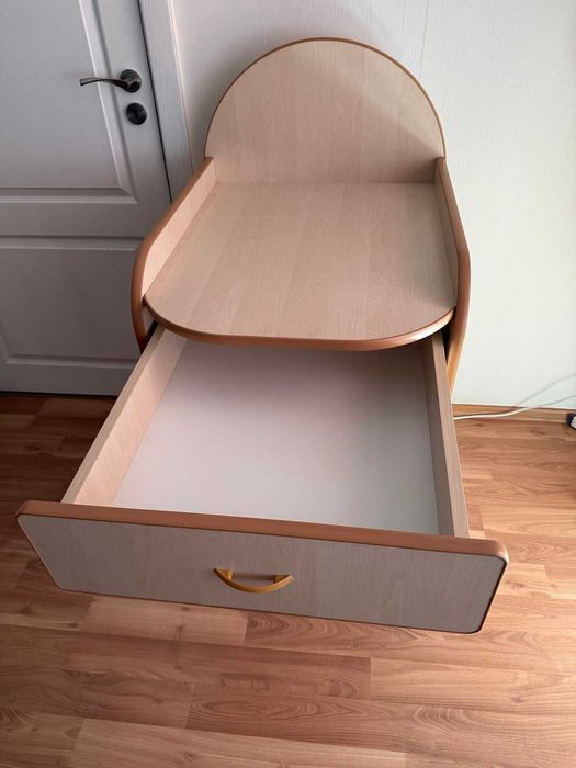 Комплект детска кошара с люлеещ се механизъм + повивалник