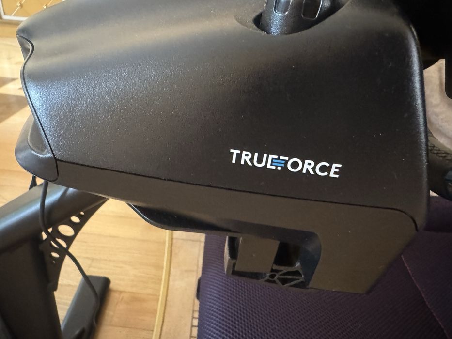 volan logitech true force