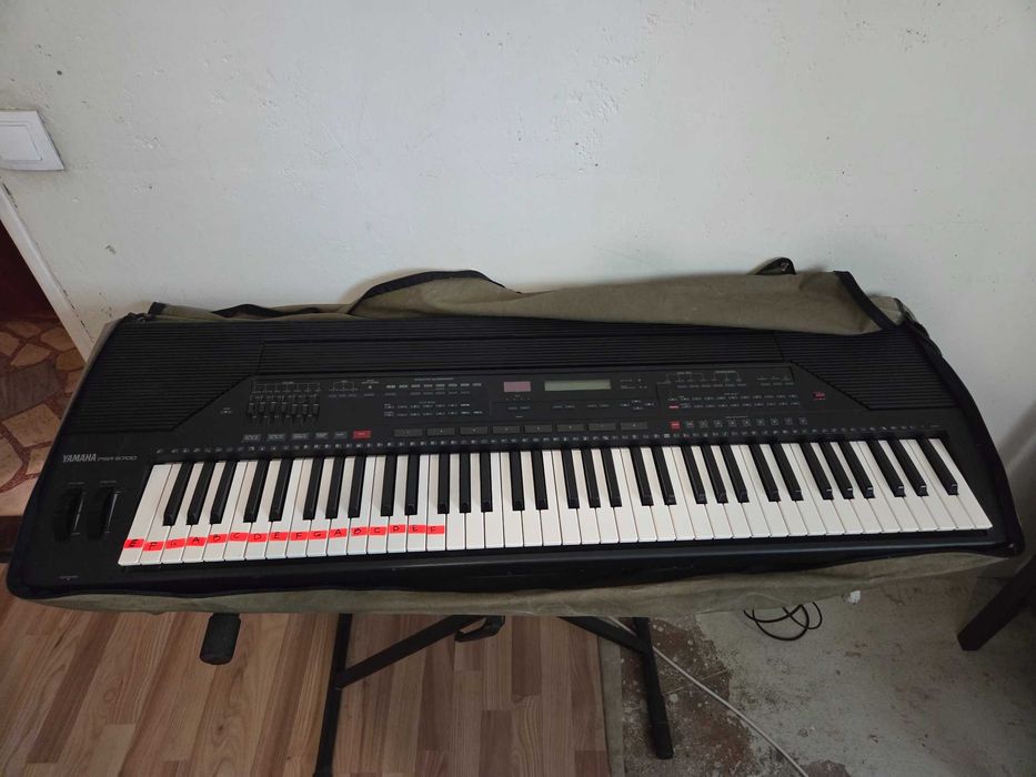 Синтезатор YAMAHA PSR-6700 + калъф и стойка
