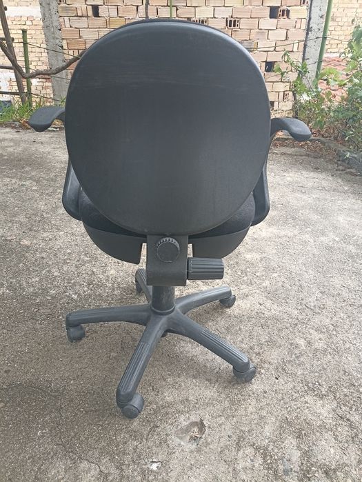 Стол за настолен компютър