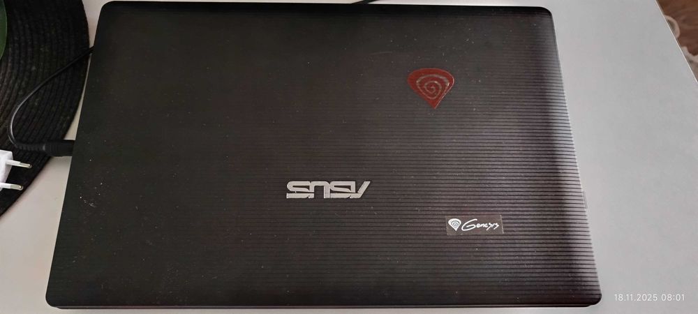 Продавам запазен лаптоп ASUS