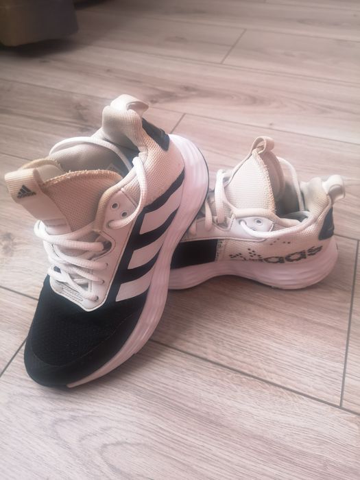 Bascheți Adidas marime 35 impecabili