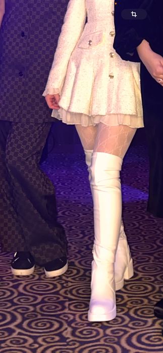 Белые зимние ботфорты