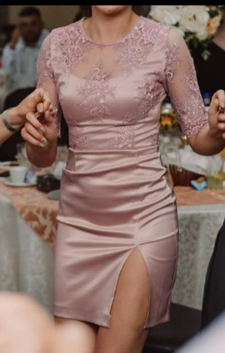 Rochie scurtă de ocazie