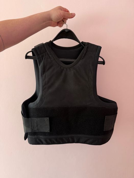 Черна регулируема бронежилетка