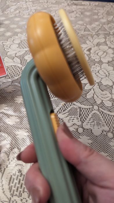 Продам фирменную пуходерку-щетку для питомцев