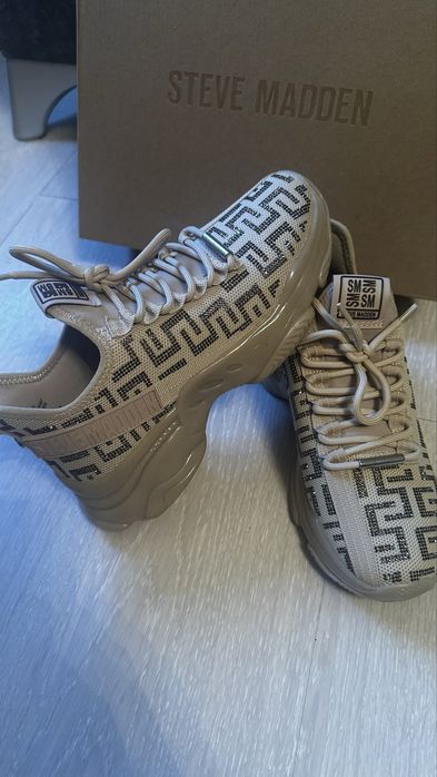 Adidasi Steve Madden noi cu cutie