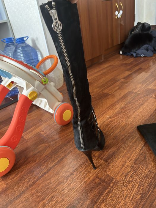 Замшевые сапоги черные