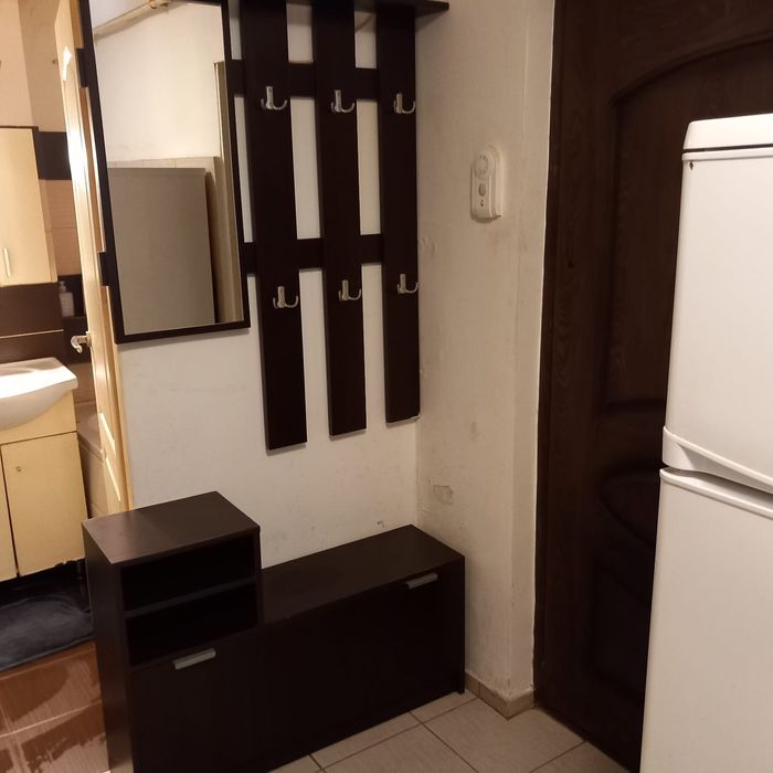 Închiriez garsonieră parter în regim hotelier