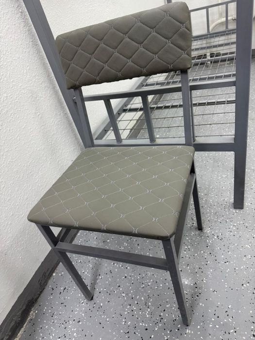 Продам стулья новые