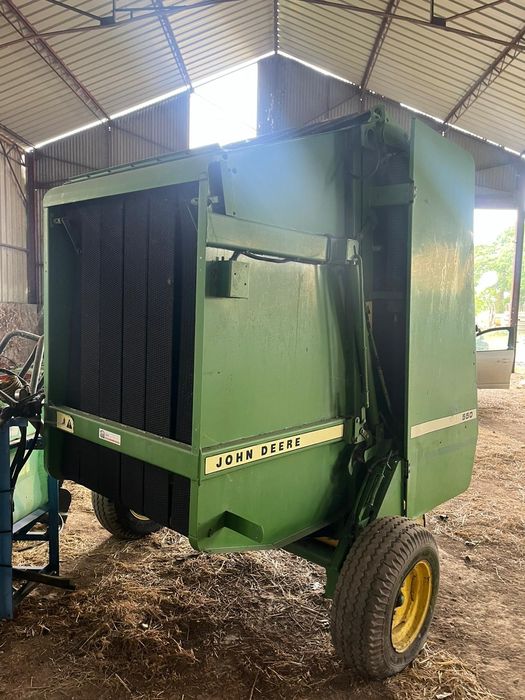Vand presa de baloti rotunzi balotiera John Deere 550 recent adusa