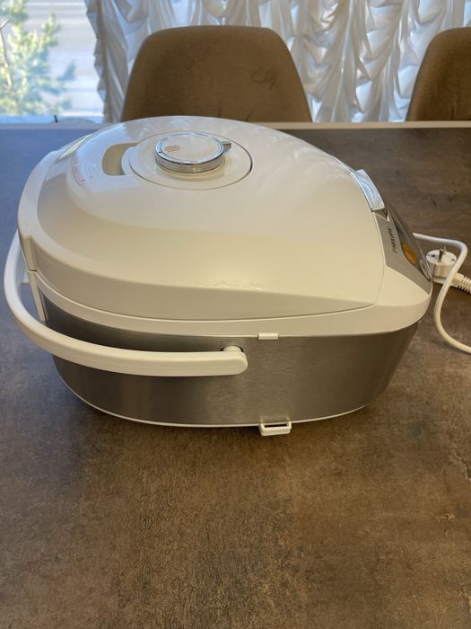Продается Мультиварка «PHILIPS”белый