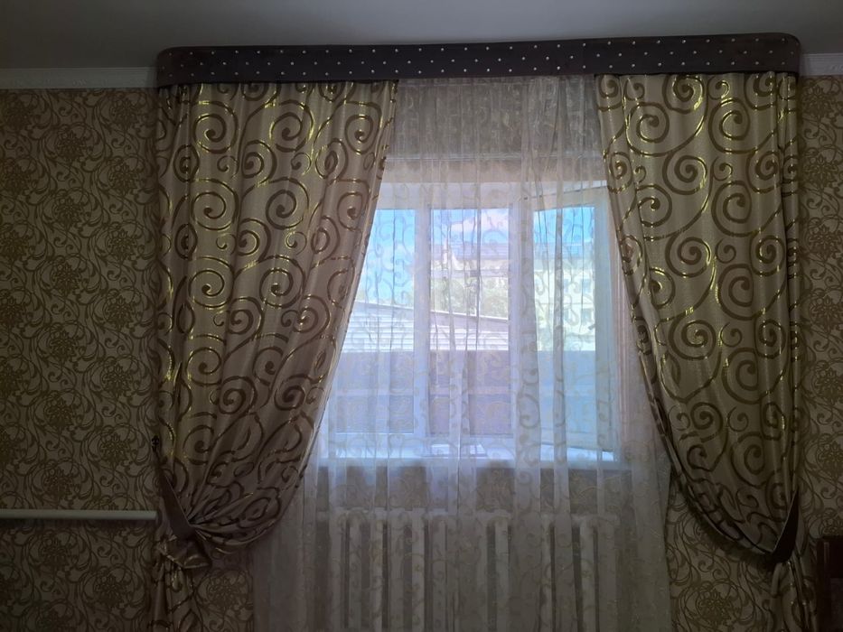 Продам шторы с тюлями