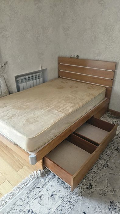 Кровать с тумбами