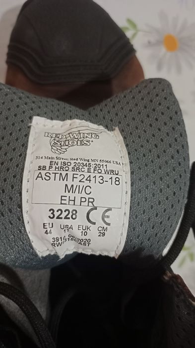 Сиз ботинки металическии