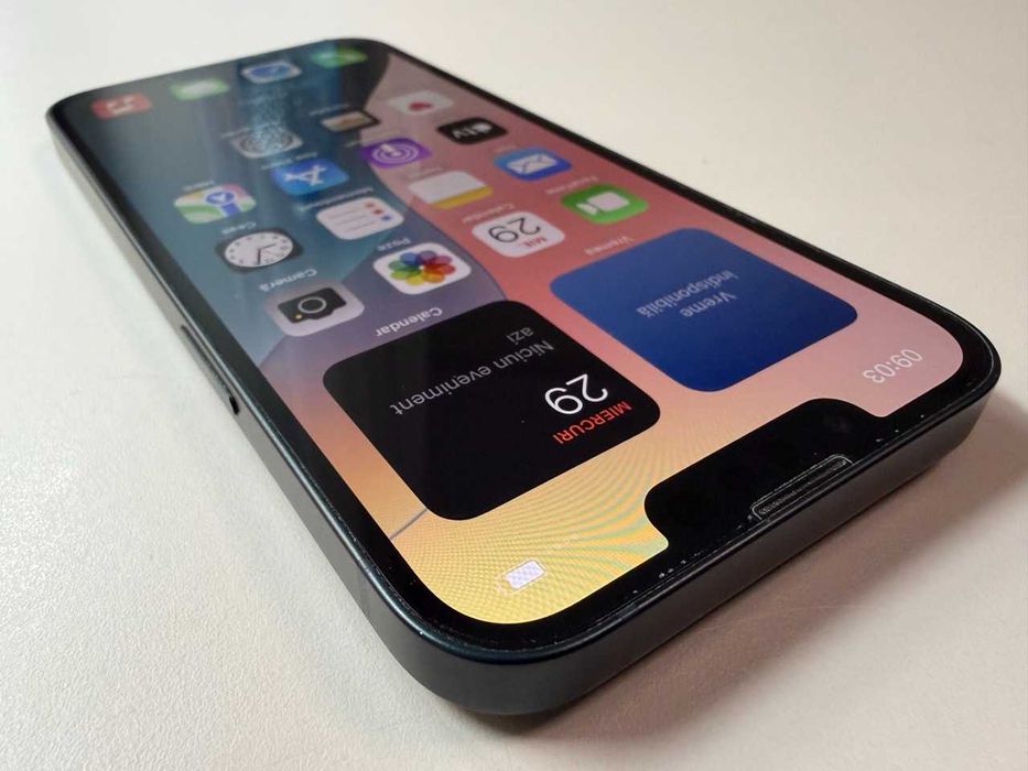  Apple / iPhone 13 128 Gb / Midnight