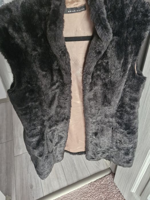 Vesta blana  Brian Dales m-l